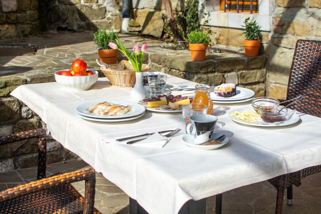 Domacija Pri Damjanu Hotel Kozina Bagian luar foto