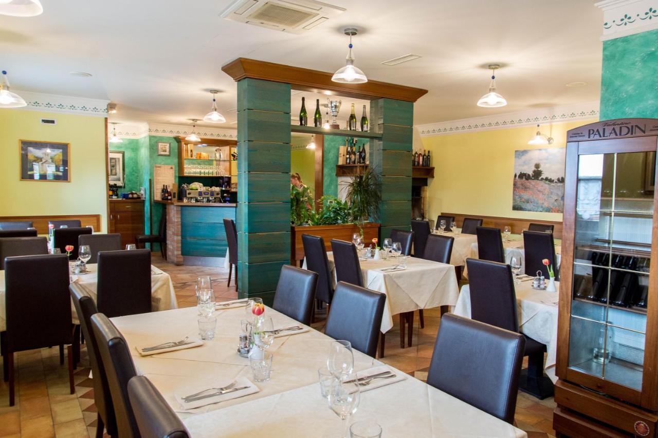 Domacija Pri Damjanu Hotel Kozina Bagian luar foto